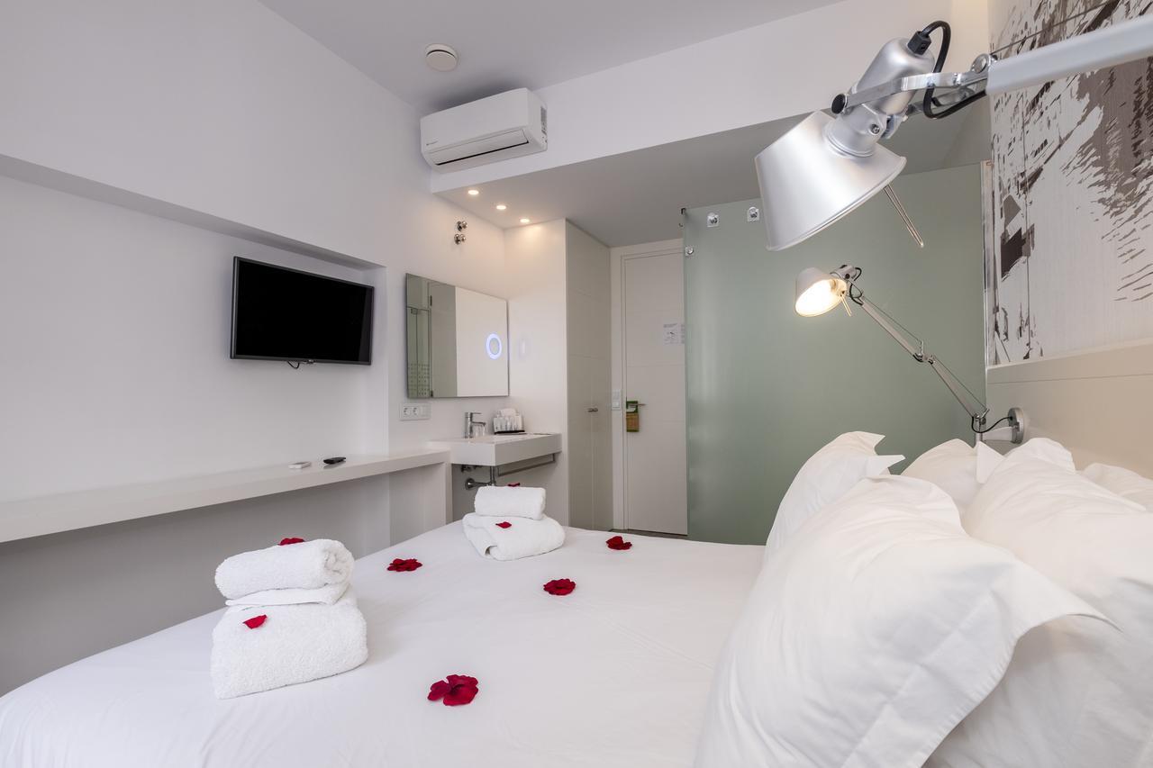 סיוטאדלה Hotel Abril 37 מראה חיצוני תמונה