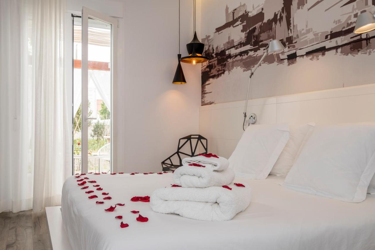 סיוטאדלה Hotel Abril 37 מראה חיצוני תמונה