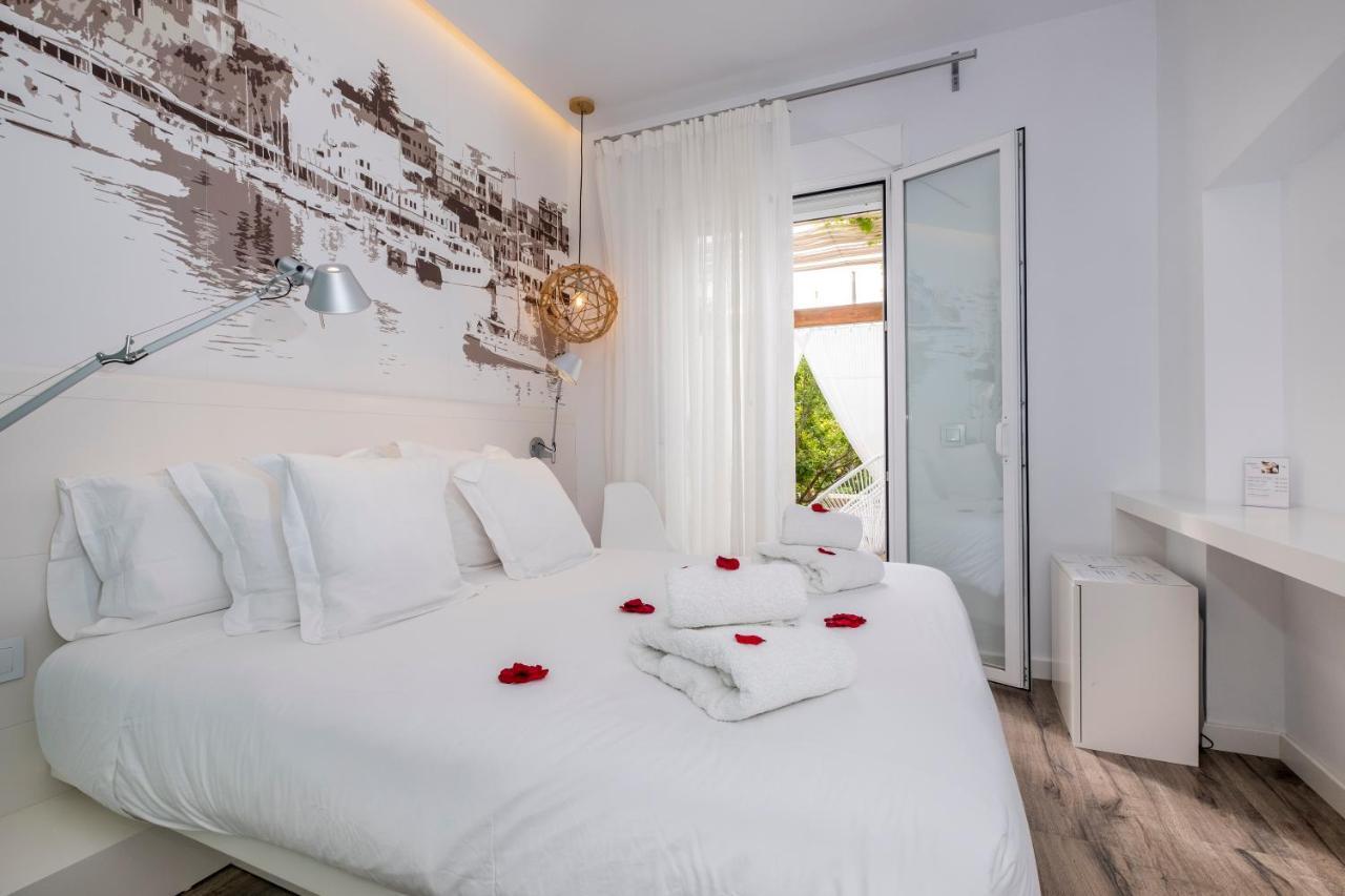 סיוטאדלה Hotel Abril 37 מראה חיצוני תמונה